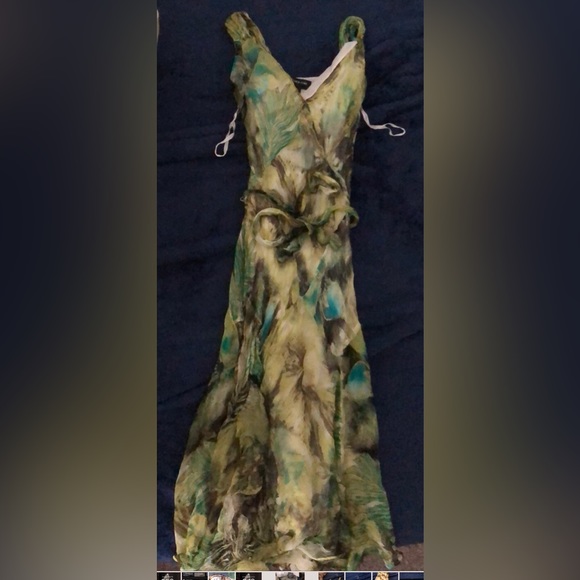 Jones New York green dress like new! Size 8, small rip on the right belt loop. - Picture 3 of 6